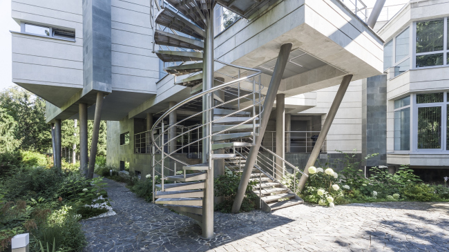 The ZEPPELIN residence � Studio of Roman Leonidov