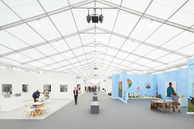 Frieze Los Angeles. ������ wHY. ���������� � Yoshihiro Makino