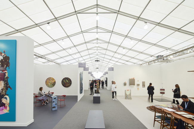 Frieze Los Angeles. ������ wHY. ���������� � Yoshihiro Makino
