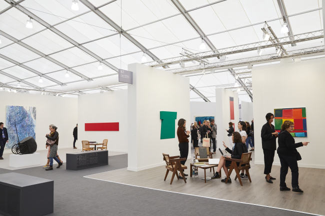 Frieze Los Angeles. ������ wHY. ���������� � Yoshihiro Makino