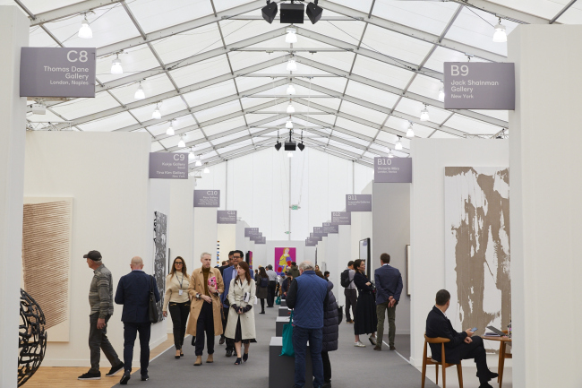 Frieze Los Angeles. ������ wHY. ���������� � Yoshihiro Makino