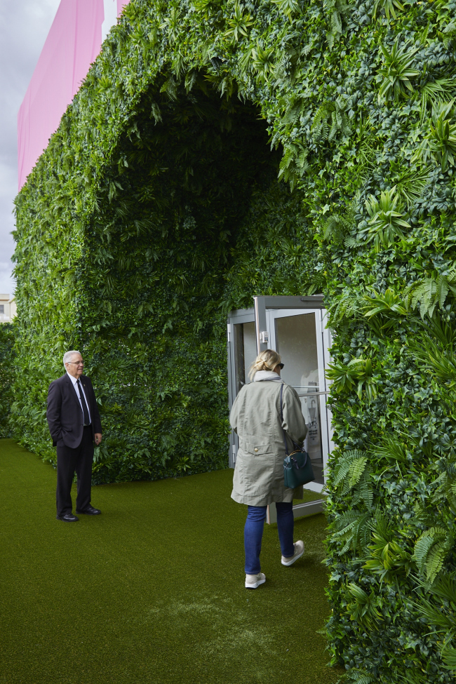 Frieze Los Angeles.  wHY.   Yoshihiro Makino
