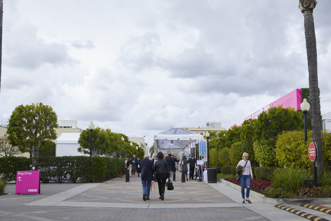 Frieze Los Angeles.  wHY.   Yoshihiro Makino