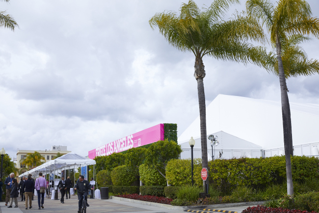 Frieze Los Angeles. ������ wHY. ���������� � Yoshihiro Makino