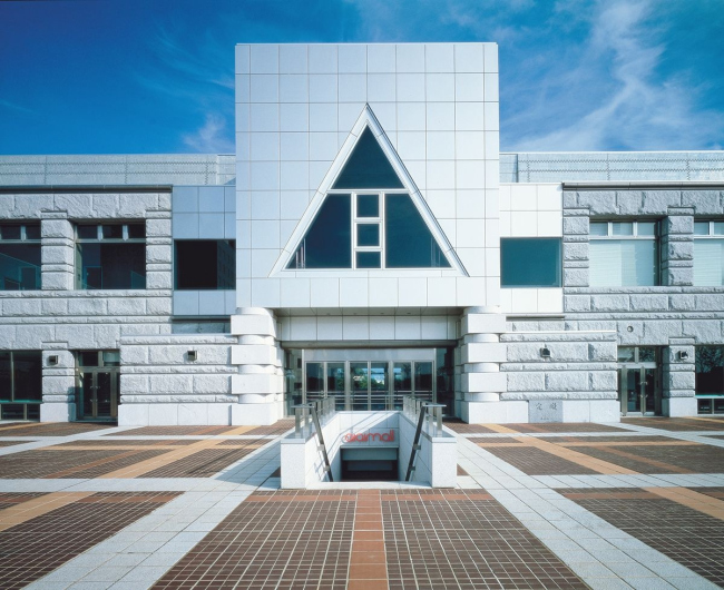 Комплекс «Цукуба-центр» в Цукубе (префектура Ибараки). 1983
