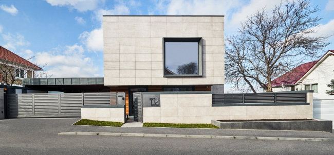 ������� ����� ��� �Stone House�