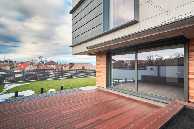 ������� ����� ��� �Stone House�