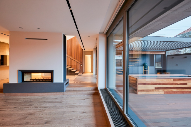 ������� ����� ��� �Stone House�