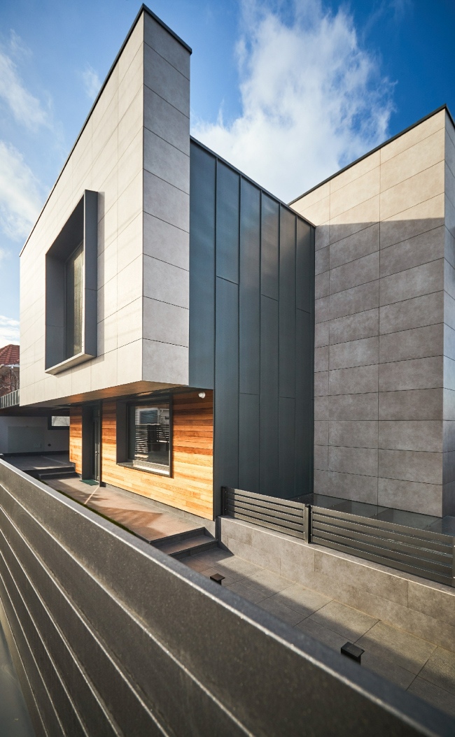 ������� ����� ��� �Stone House�