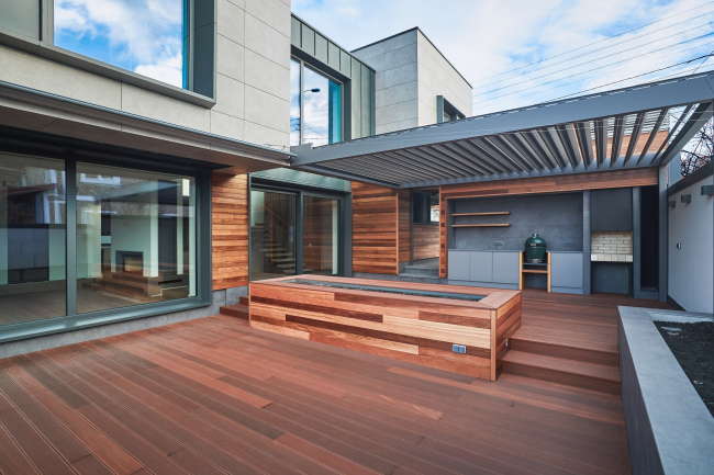 ������� ����� ��� �Stone House�