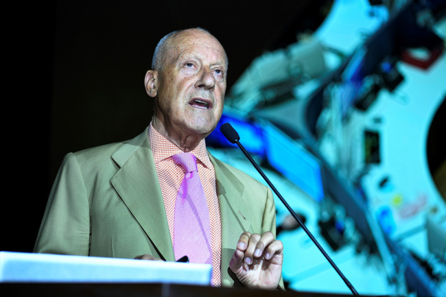 ���� ������ ������, ����� Foster + Partners