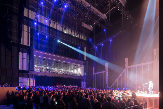 ���������� ����� The Shed � ������ Bloomberg. �������� Soundtrack of America � ���� McCourt