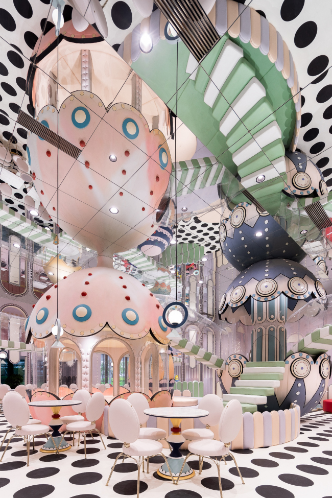 ����� �������� �������� Loong Swim Club � ������. ��������