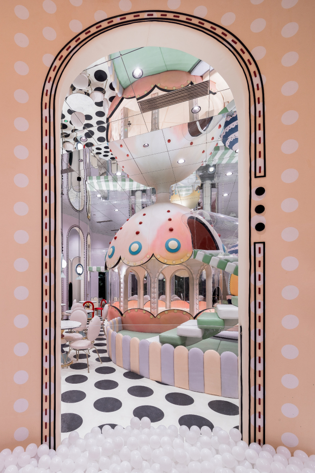 ����� �������� �������� Loong Swim Club � ������. ��������