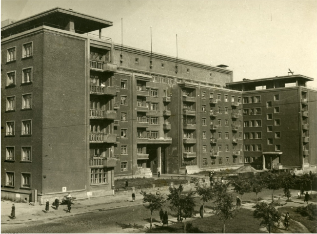 The housing project in Leningrad. A competition project. THe first prize, 1932