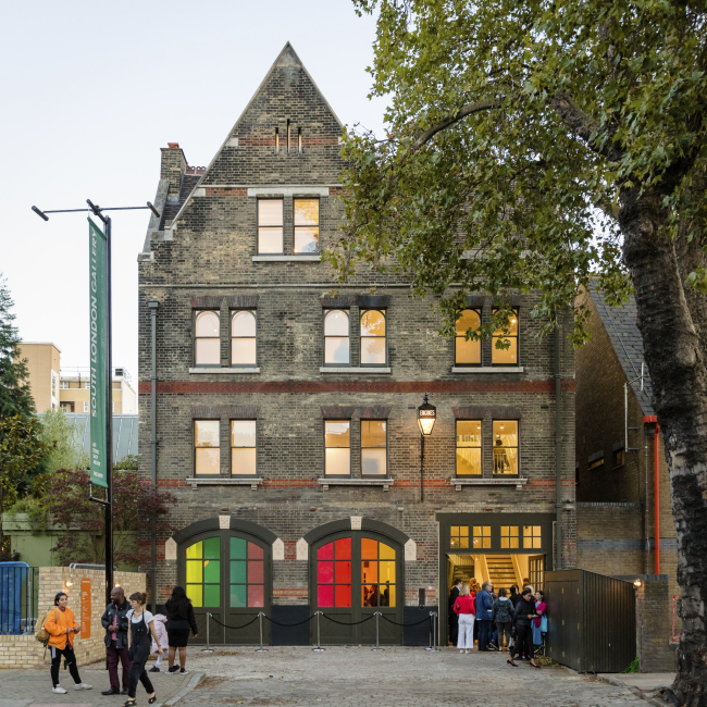 �������� ������� (�������������) � ������� South London Gallery, ������. 
6a Architects