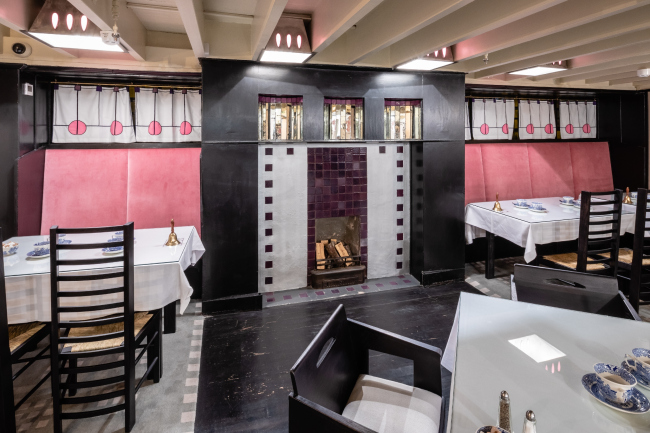 ���������� Mackintosh at the Willow, ������. 
Simpson & Brown