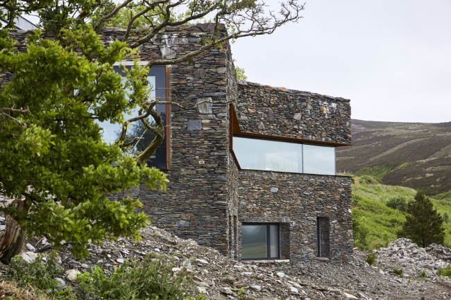 �������� �������� Sartfell Retreat, ������ ���. 
Foster Lomas