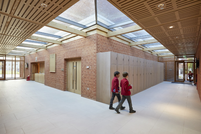 ����������� ����� ������������ �������� � ���������. 
Hopkins Architects