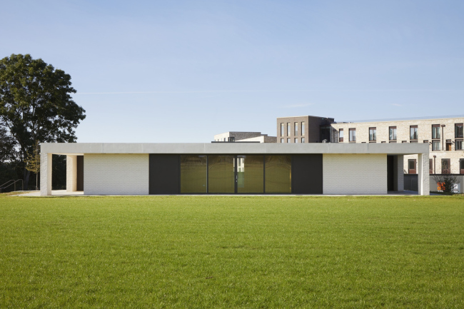 ���������� ���������� ��� ������������� ������������. 
Robin Lee Architecture