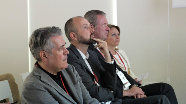 ���� ������ � ��-������ ������� (de Architecten CIE), �������� ����������� � ��������� �������� (�������� Hagemeister)