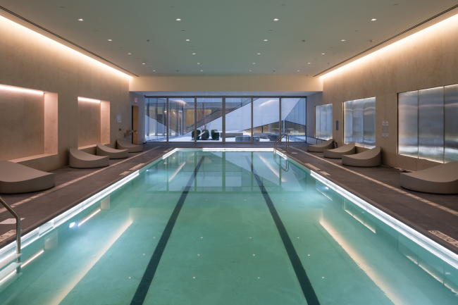 ����� �������� 121 East 22nd