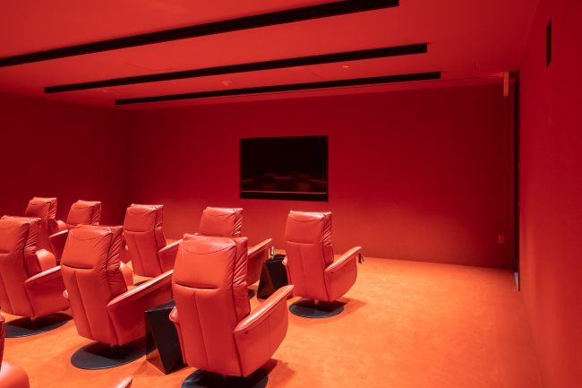 ����� �������� 121 East 22nd