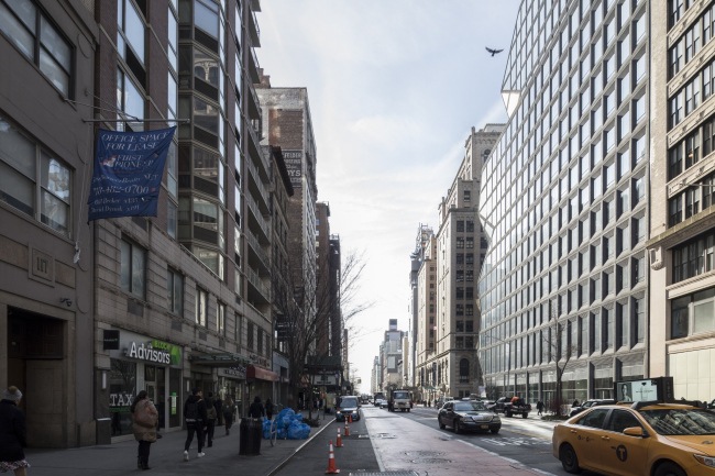 ����� �������� 121 East 22nd