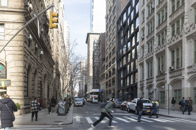 ����� �������� 121 East 22nd