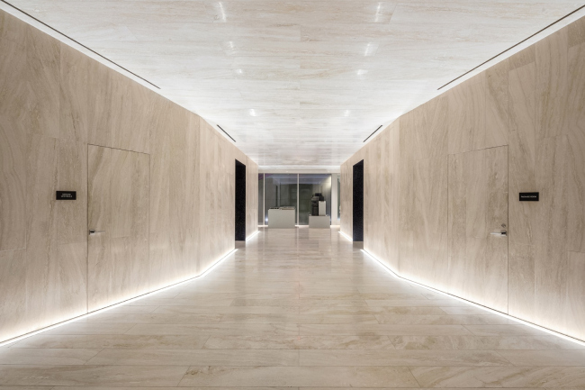 ����� �������� 121 East 22nd