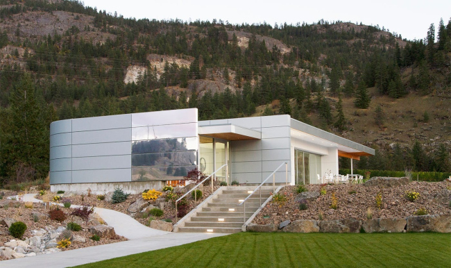 Painted Rock Estate Winery Tasting Room. Architect: Fallowfield Design + Development; Robert Mackenzie Architect Inc