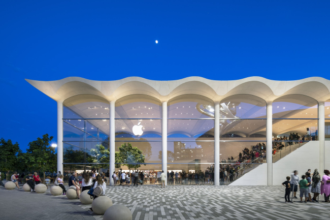 ������� Apple � �������� ������ Aventura Mall