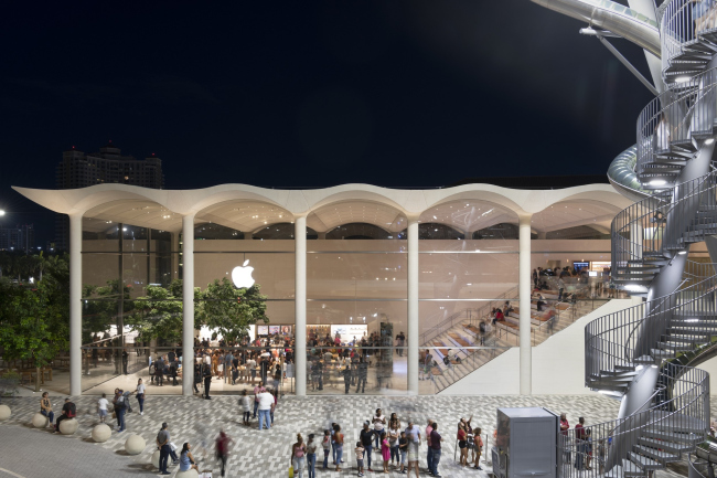 ������� Apple � �������� ������ Aventura Mall