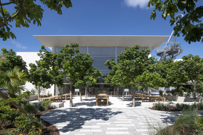 ������� Apple � �������� ������ Aventura Mall