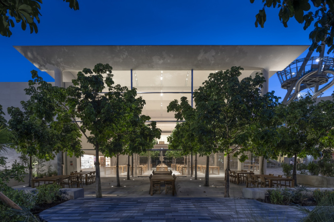 ������� Apple � �������� ������ Aventura Mall