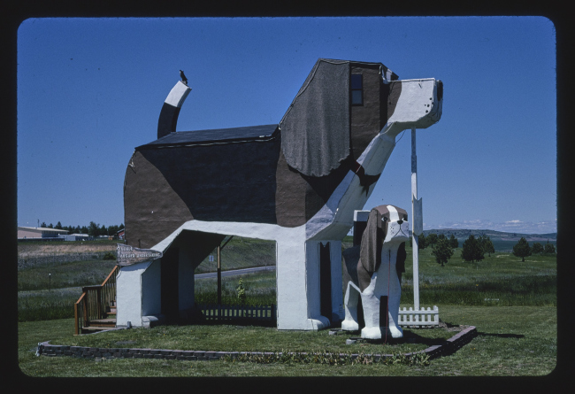  Dog Bark Park Inn (2004).  95, , 