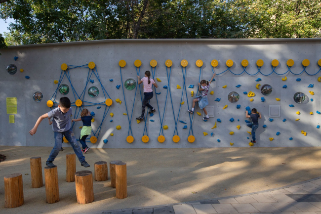 The children′s zone of the Moscow Zoo