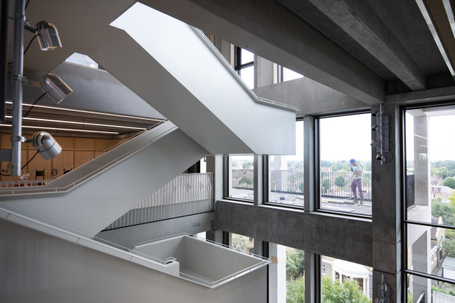 ������ ������������� ������������ � �������