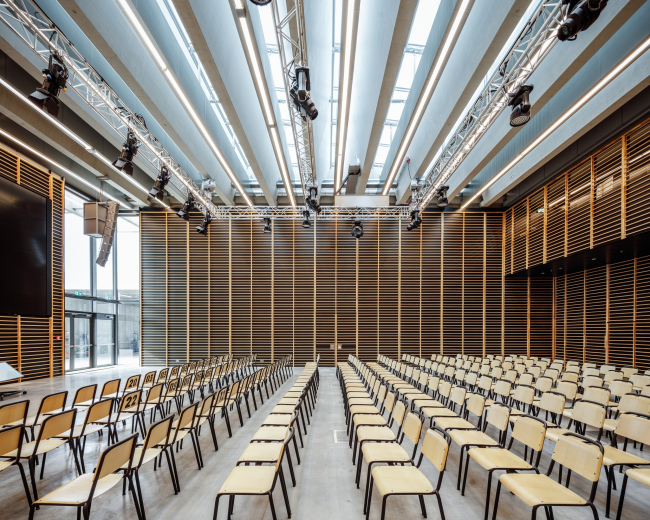 ������ adidas HALFTIME