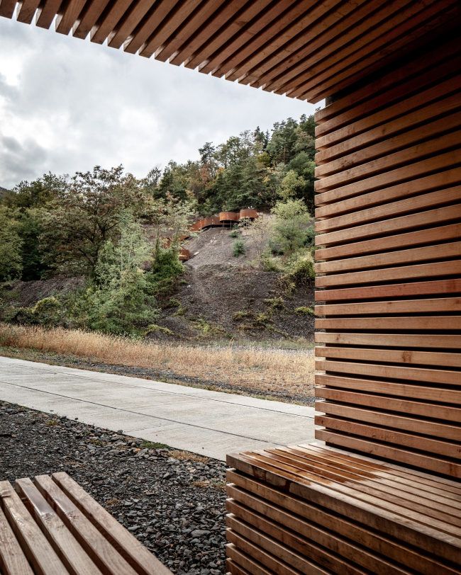 ������� Portes Bonheur � le Chemin des Carrières