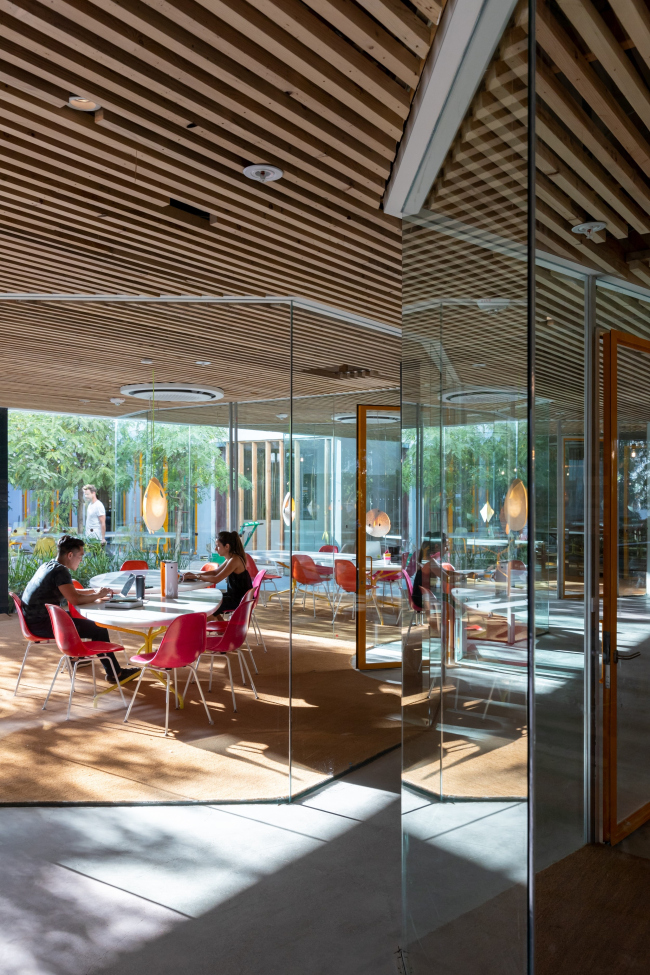 HolLA � ��������� �������� Second Home