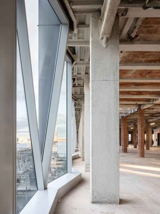 ������� ������ 10 Jay Street
