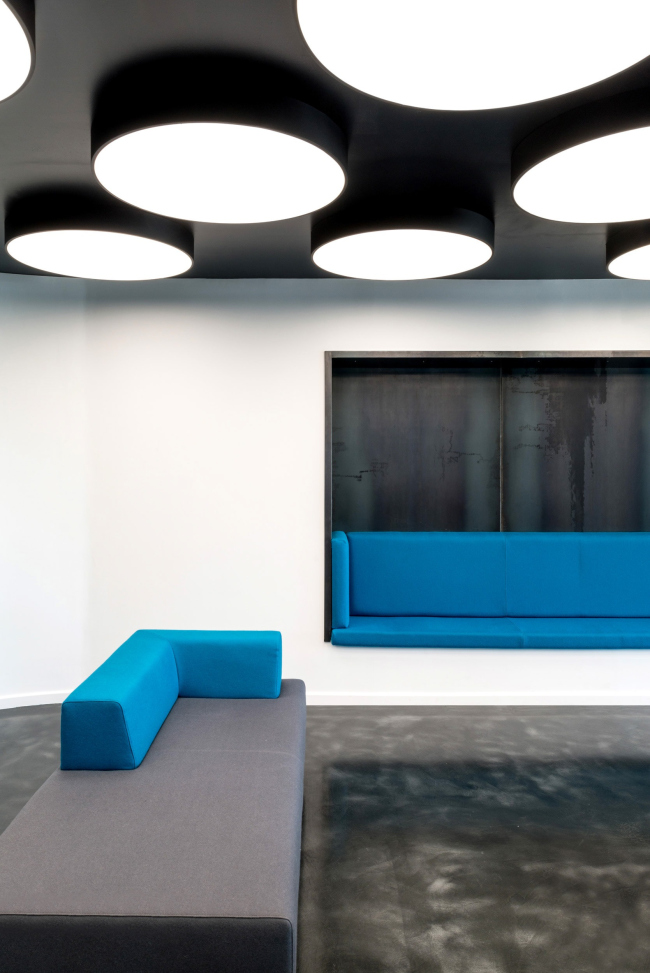 �������� ����-�������� �������� CMR Surgical. ������ ������� WMB studio