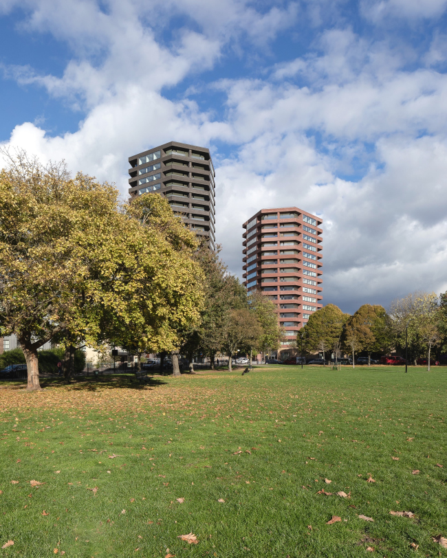 ����� ����� Hoxton Press