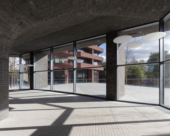 ����� ����� Hoxton Press