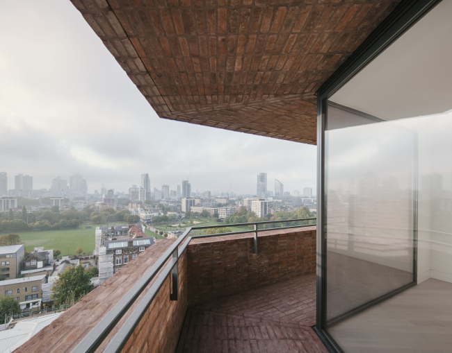����� ����� Hoxton Press