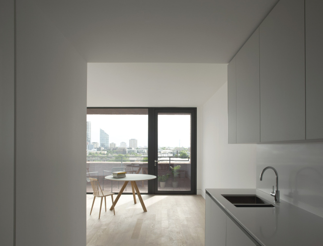 ����� ����� Hoxton Press