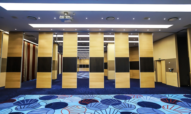 ���������� ����� Parthos. ��������-����� Park Inn by Radisson � �����-����������