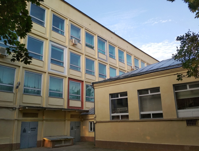 Второй фасад школы с пристройкой