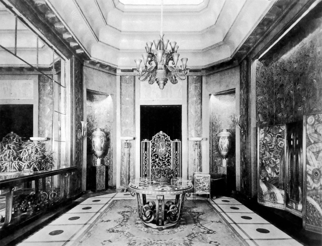 Зал Э. Брандта на выставке 1925 года Зал Э. Брандта на выставке 1925 года
